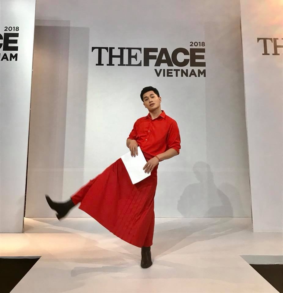 nam trung mặc váy tại the face ảnh 2 nam trung mac vay tai the face anh 2