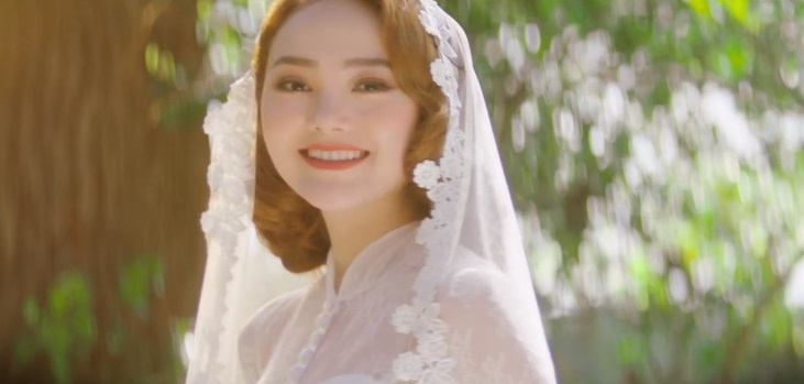 MV Em xin anh - Minh Hang hinh anh