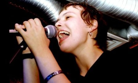 ca si nga bi cam hat o world cup anh 2