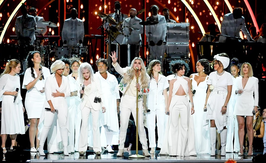 katy perry bị cưỡng hiếp ảnh 3 katy perry bi cuong hiep anh 3