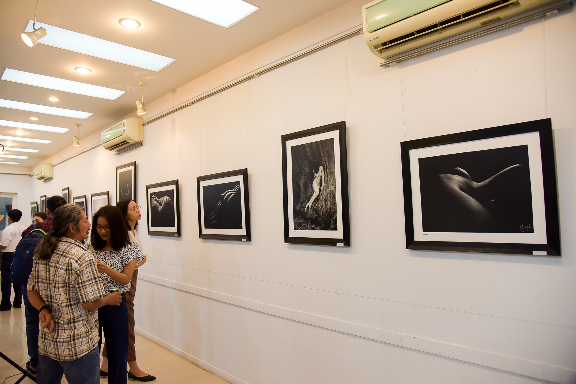 can canh trien lam nude dau tien cua Thai Phien o Sai Gon anh 9