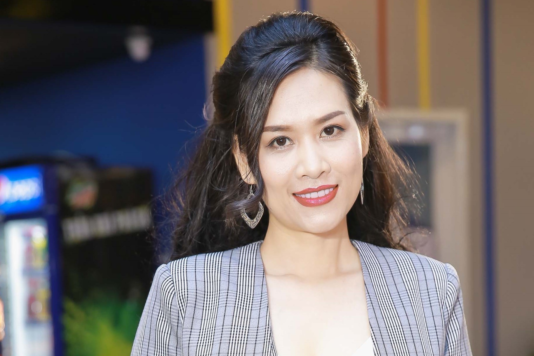 Ha Huong tu tin dong vai co giao lanh lung khac voi Nguyet 'thao mai' hinh anh