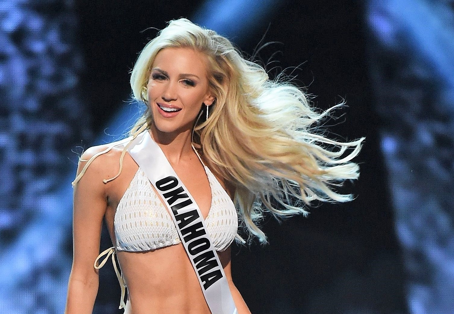 Hoa hau My mau thuan du doi sau quyet dinh bo thi ao tam hinh anh