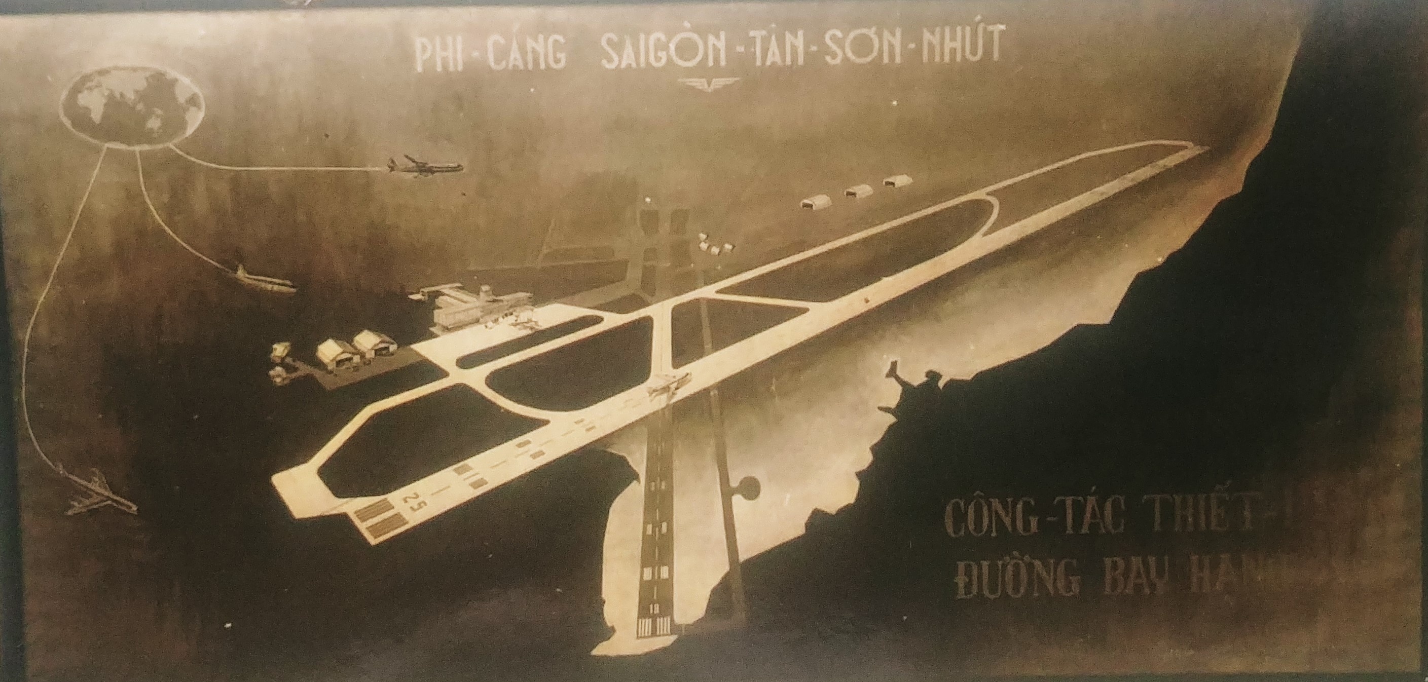 100 nam phi truong tan son nhat anh 3