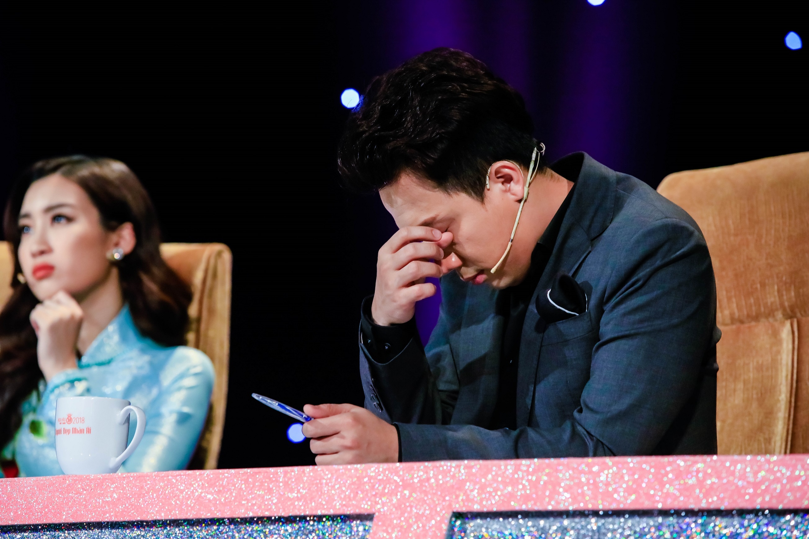 Tran Thanh, Trac Thuy Mieu khoc khi cham Hoa hau Viet Nam 2018 hinh anh