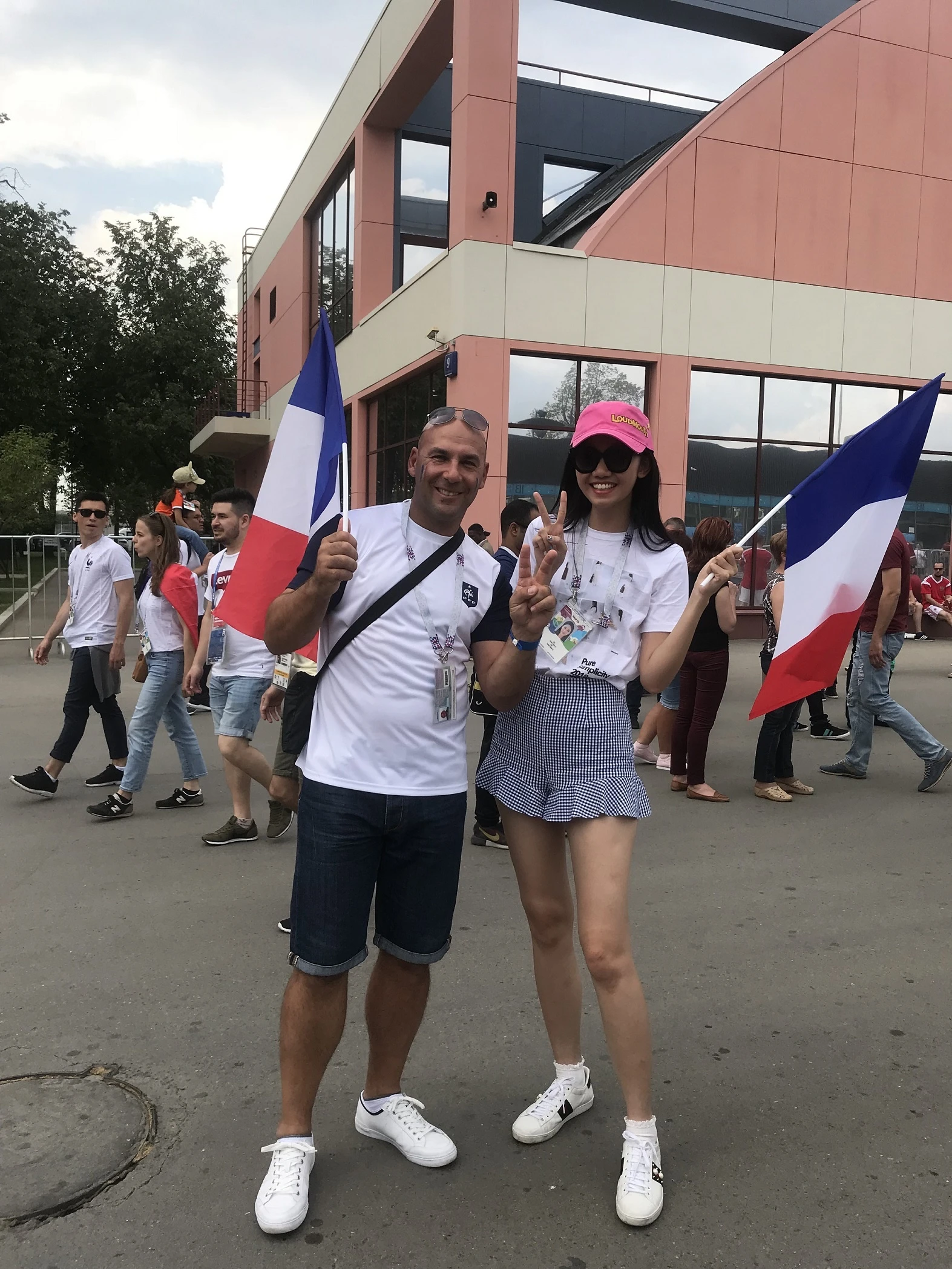 a hau thanh tu sang nga xem chung ket world cup anh 1