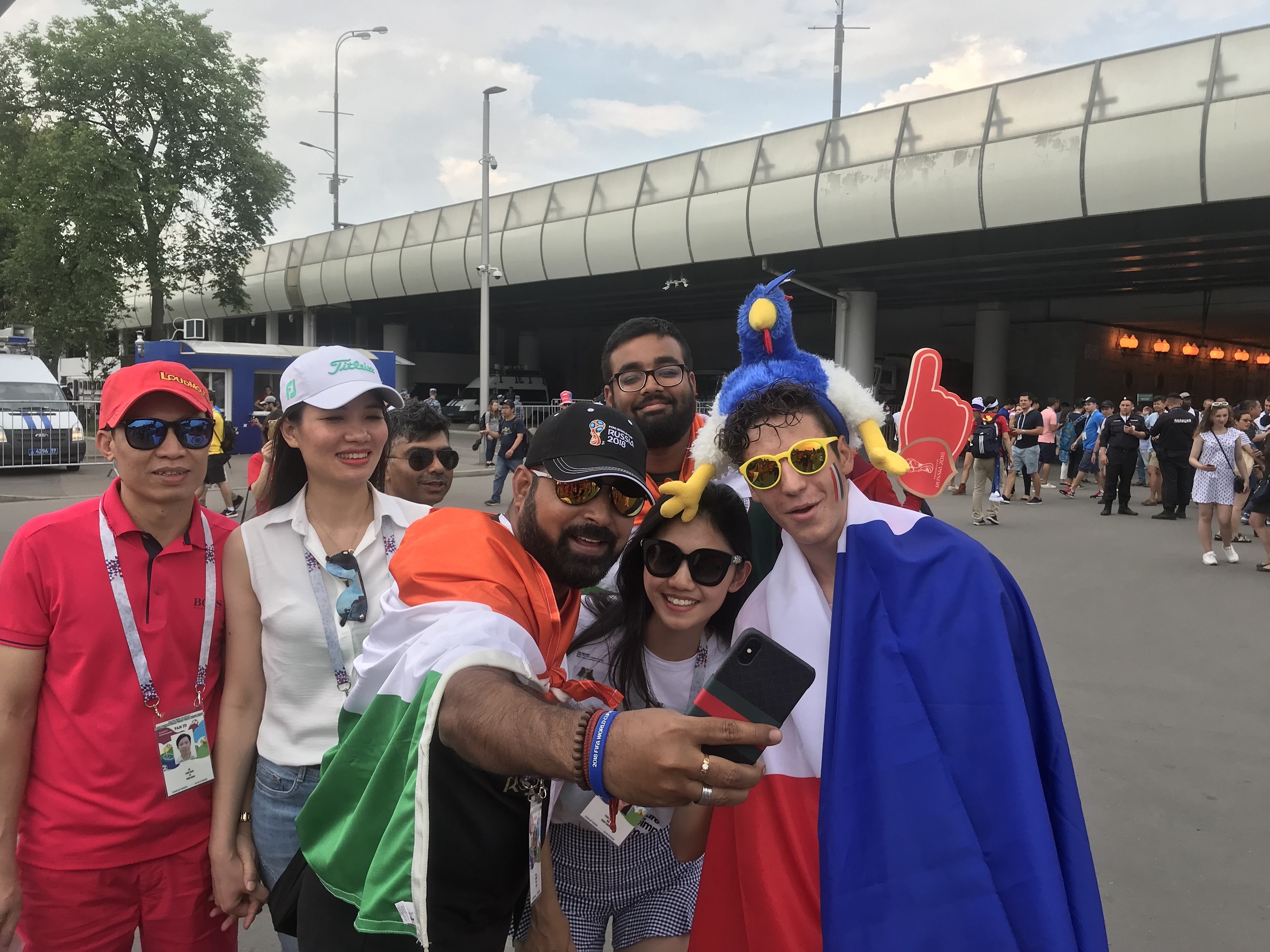 a hau thanh tu sang nga xem chung ket world cup anh 2