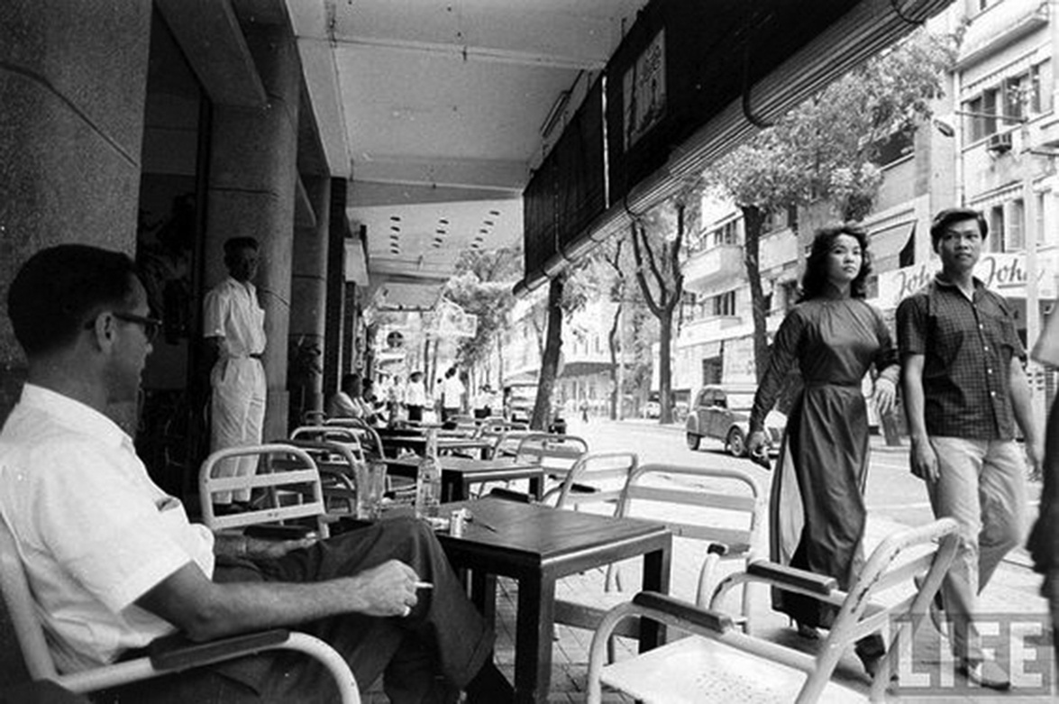 ao dai tren duong pho sai gon anh 7