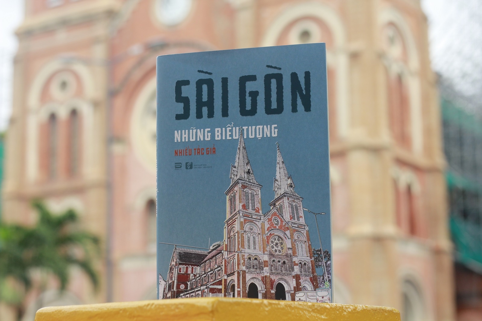 ao dai tren duong pho sai gon anh 15