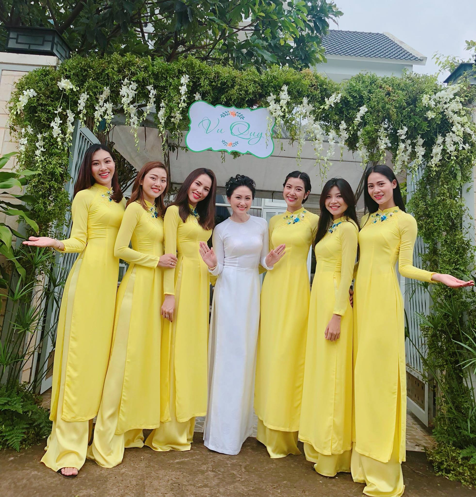 hoa khôi diệu ngọc ăn hỏi ảnh 1 hoa khoi dieu ngoc an hoi anh 1