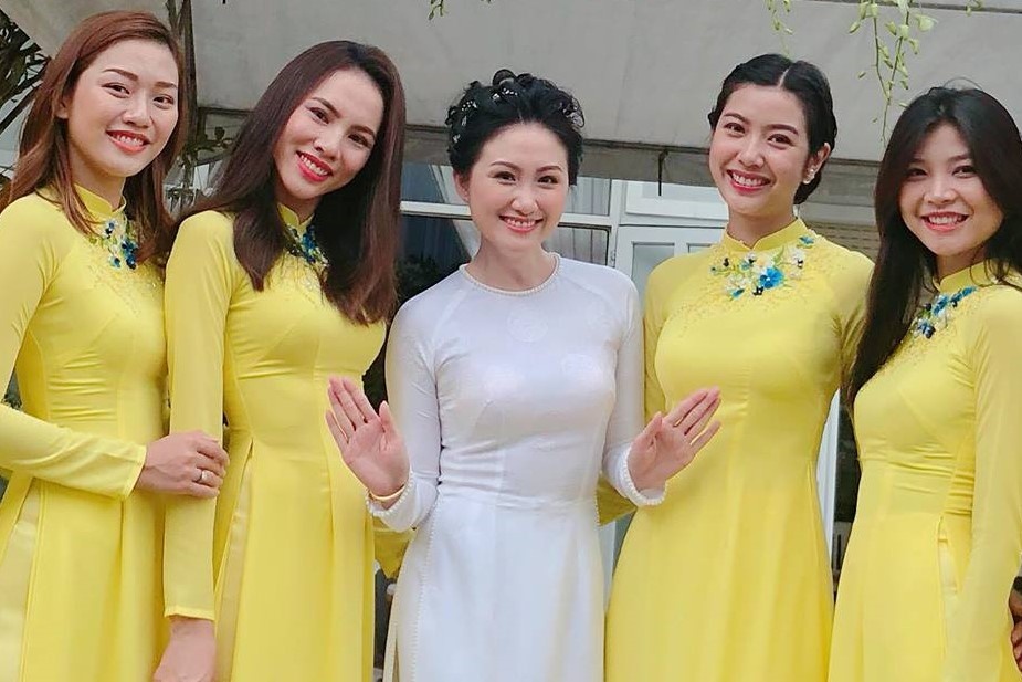 Dan Hoa khoi, A hau bung trap trong le hoi nguoi dep Thanh Nhan hinh anh