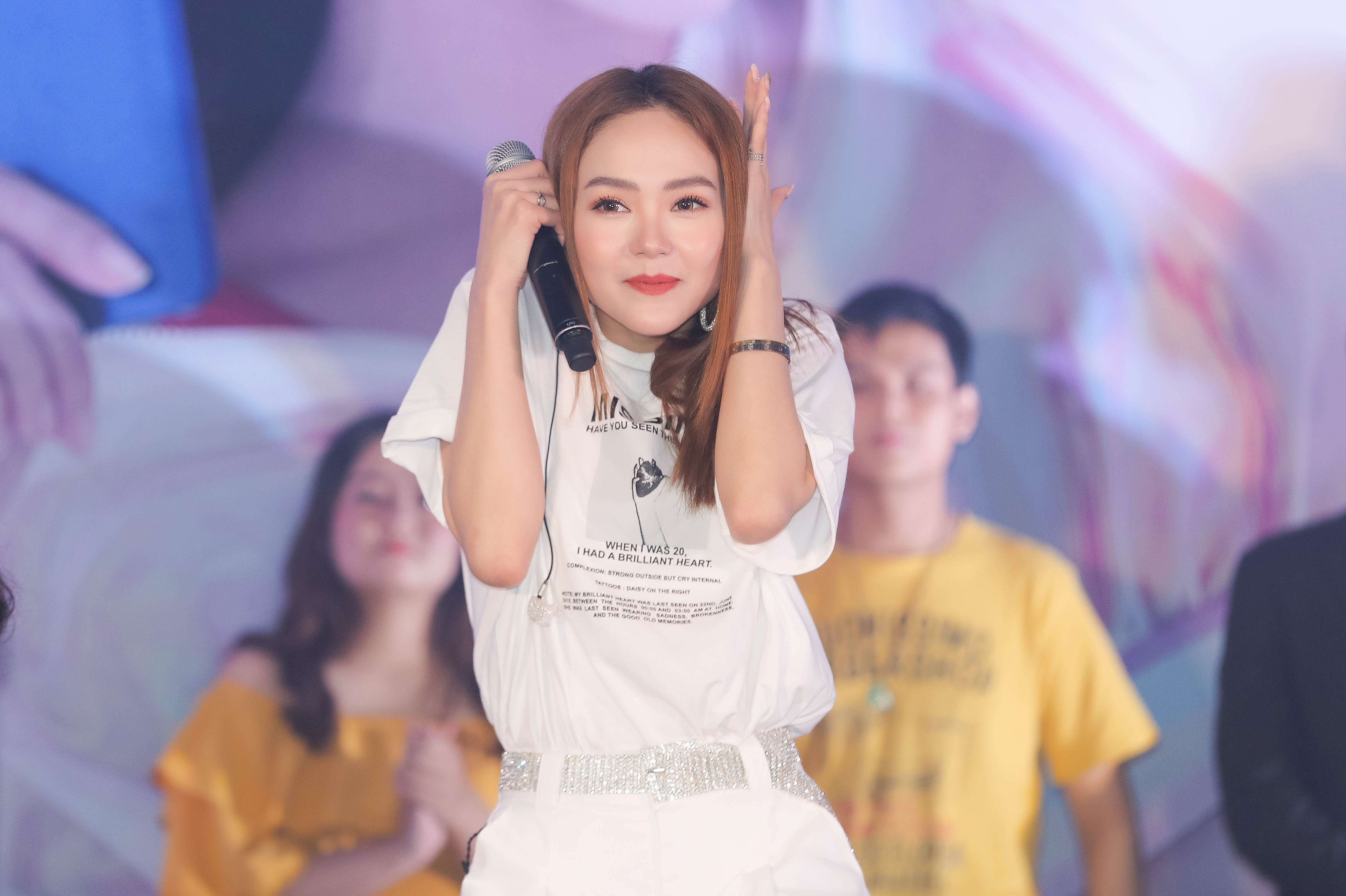 minh hang va ban trai anh 2