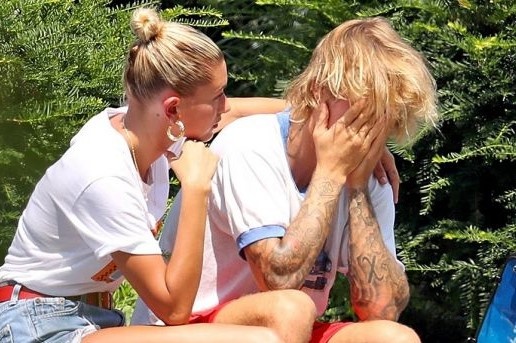 Justin Bieber thua nhan bat khoc tren pho do nghi ve hon nhan hinh anh