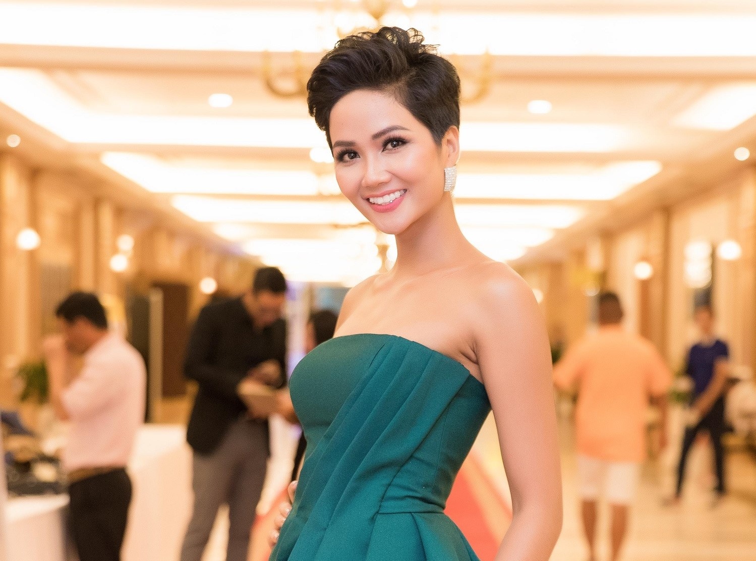 nam em hat tai hoa hau hoan vu anh 3