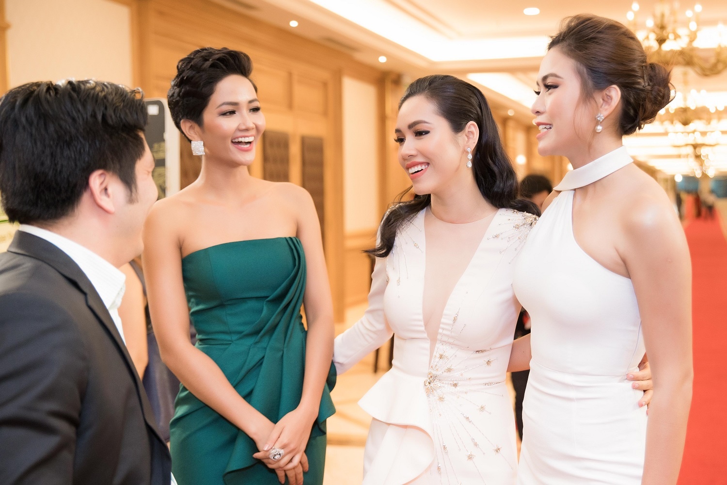 nam em hat tai hoa hau hoan vu anh 7