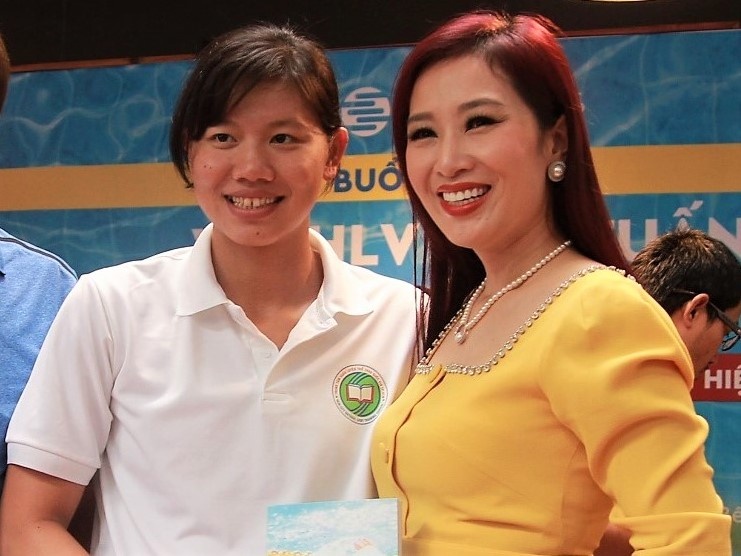 Anh Vien duoc tang 300 trieu dong nhan ra tu truyen hinh anh