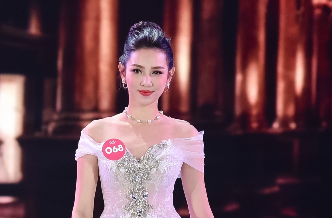 Top 5 Hoa hau Viet Nam lam viec 18 tieng/ngay, kiem tu 60.000 dong hinh anh