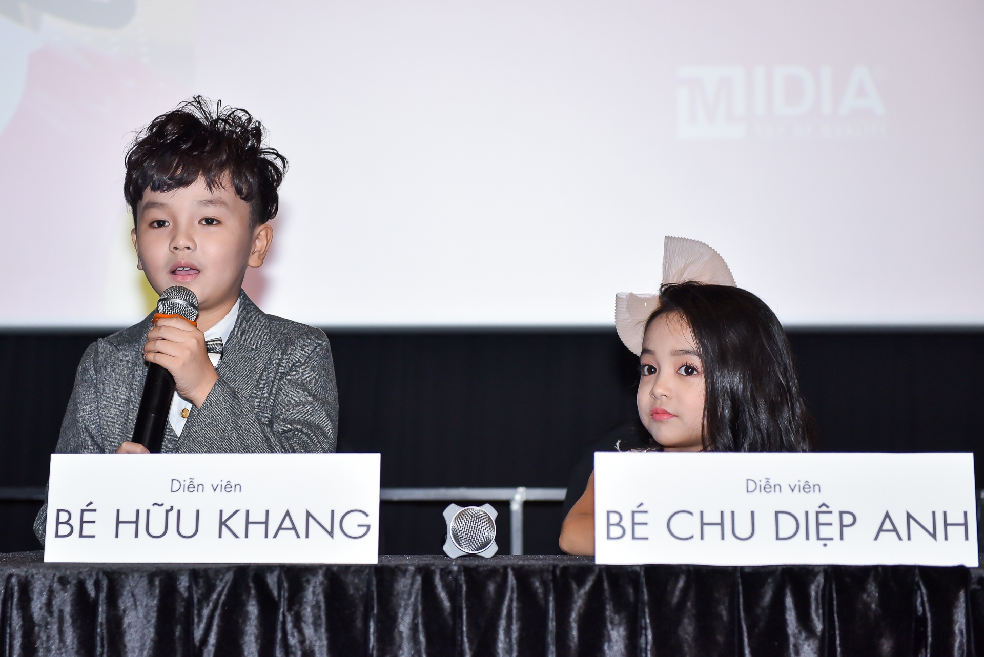 chu oi dung lay me con anh 8