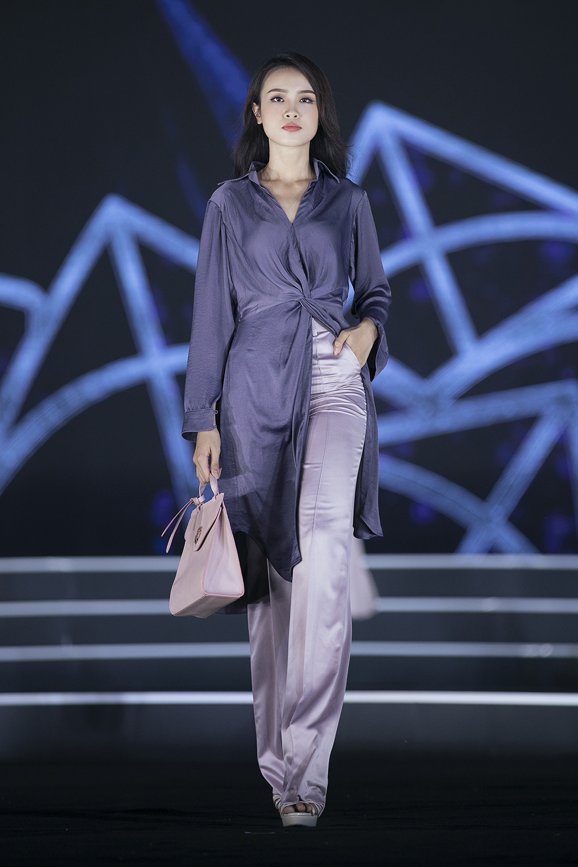 Dem thoi trang cua hoa hau viet nam 2018 anh 7