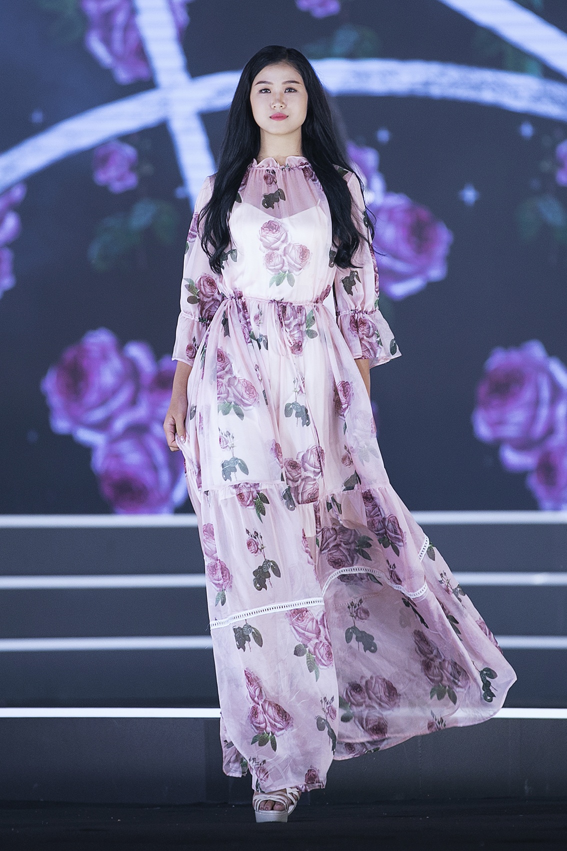 Dem thoi trang cua hoa hau viet nam 2018 anh 11