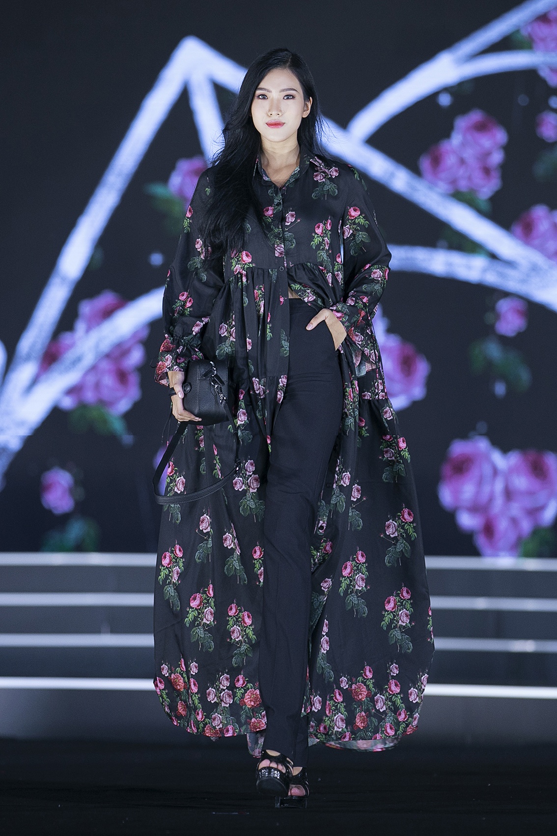 Dem thoi trang cua hoa hau viet nam 2018 anh 8