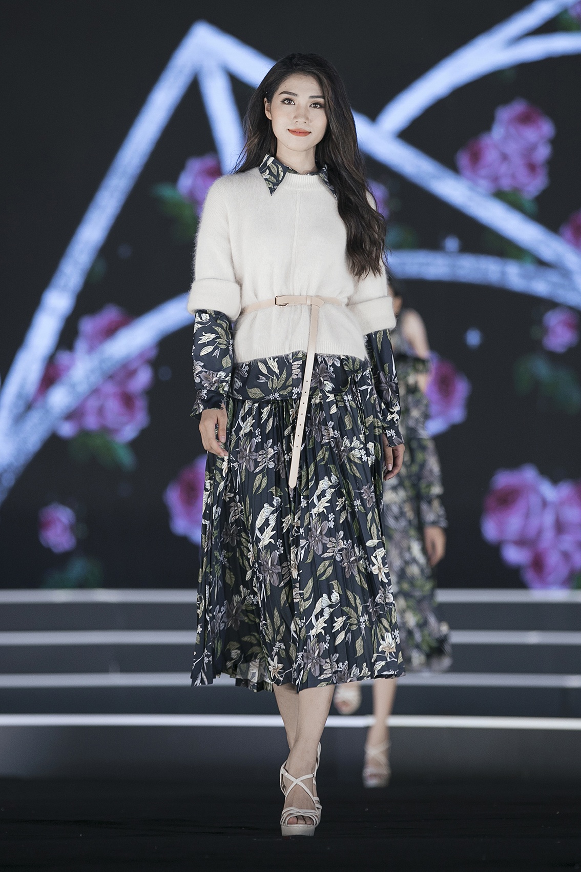 Dem thoi trang cua hoa hau viet nam 2018 anh 10