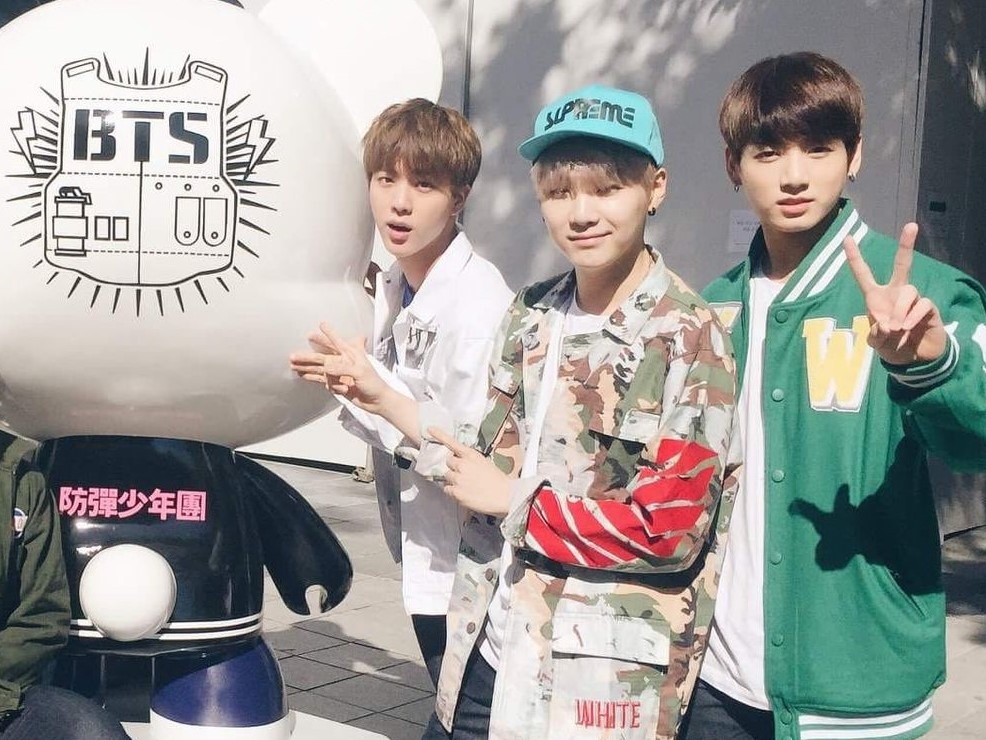 Khong chi Hoa Minzy, fan the gioi tim cach 'tiep can' BTS nhu the nao? hinh anh