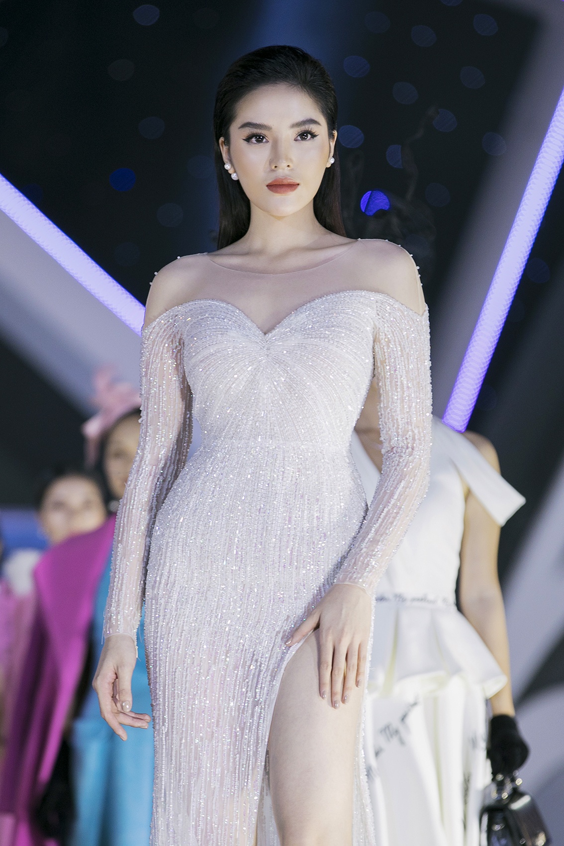 ky duyen catwalk anh 2