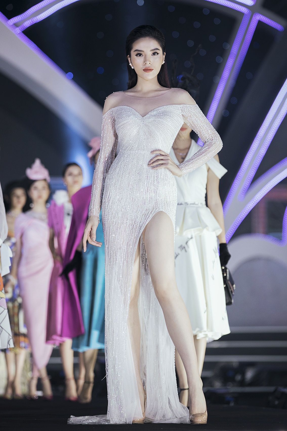 ky duyen catwalk anh 1