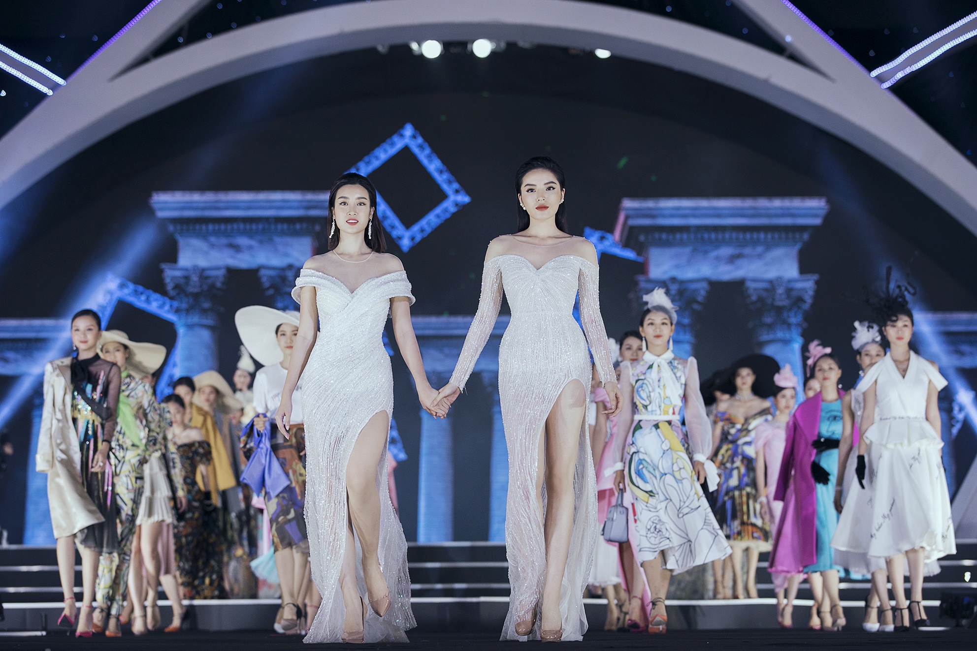 ky duyen catwalk anh 15