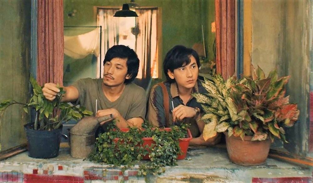 Dao dien 'Song Lang': 'Tai sao yeu nhau cu phai hon hay lam tinh?' hinh anh