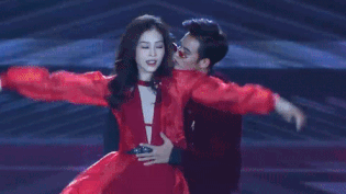 A hau Phuong Nga nhay tren nen ca khuc 'Talk To Me' cua Chi Pu hinh anh