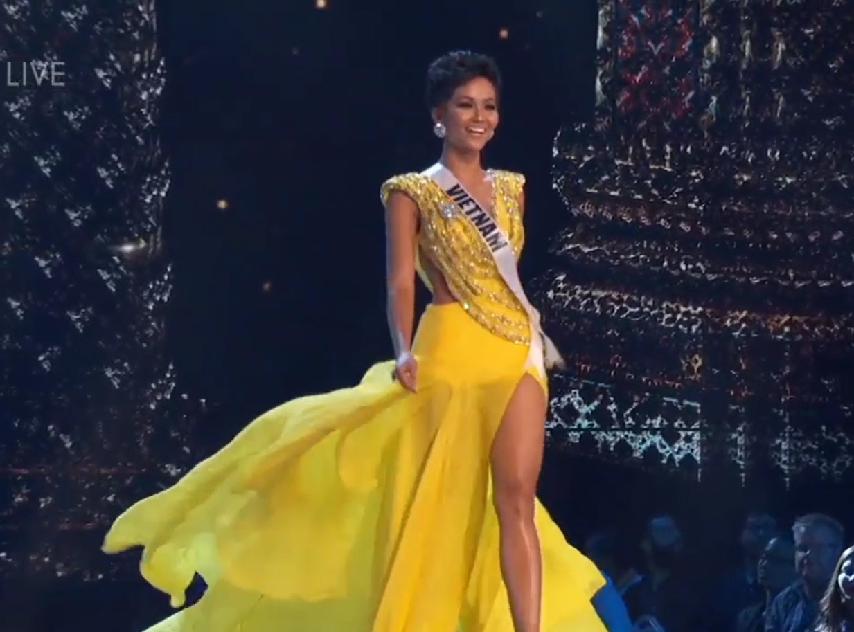 H'Hen Nie toa sang voi man hat vay da hoi tai ban ket HHHV 2018 hinh anh