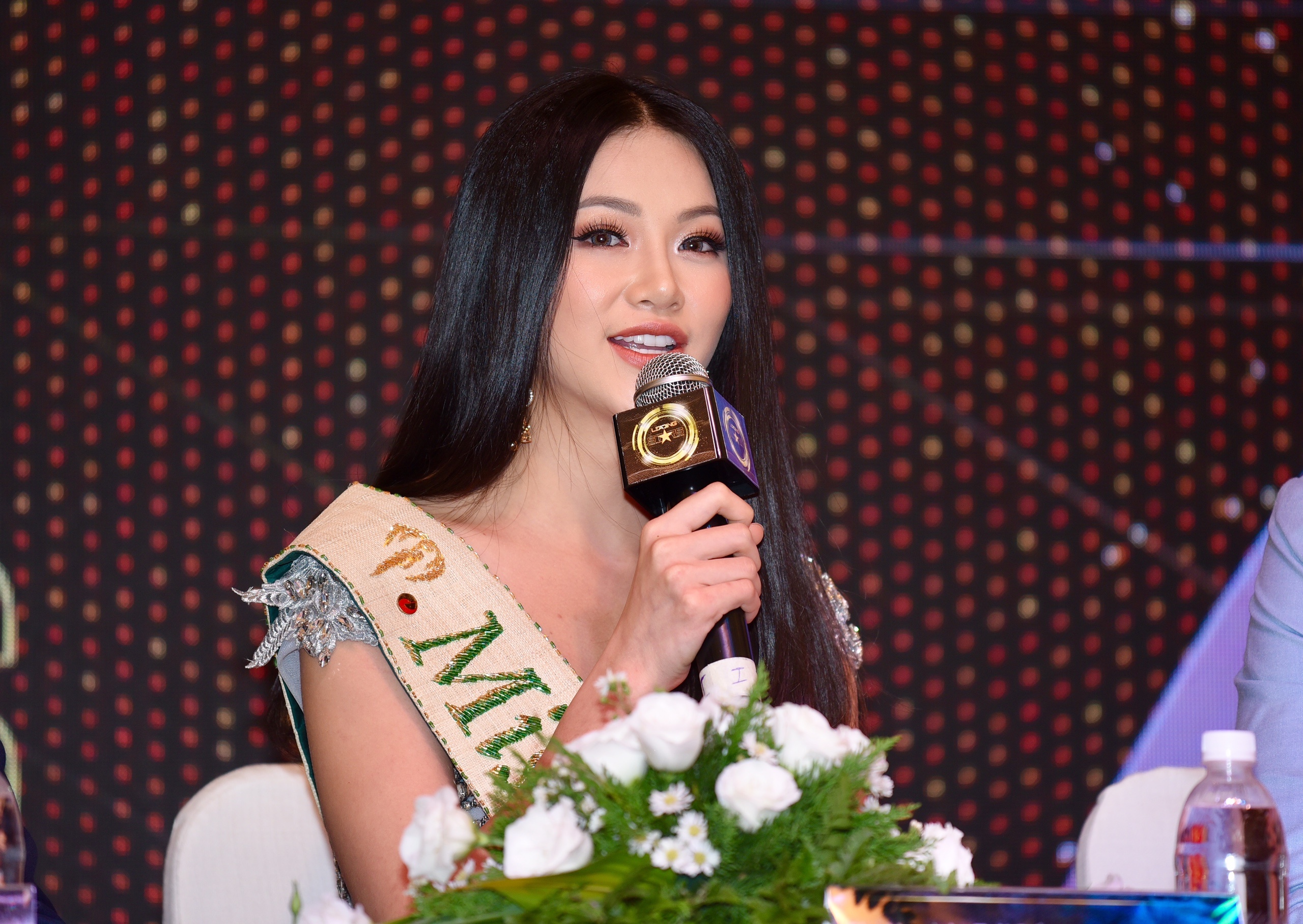 Hoa hau Phuong Khanh khong duoc mang vuong mien ve Viet Nam hinh anh