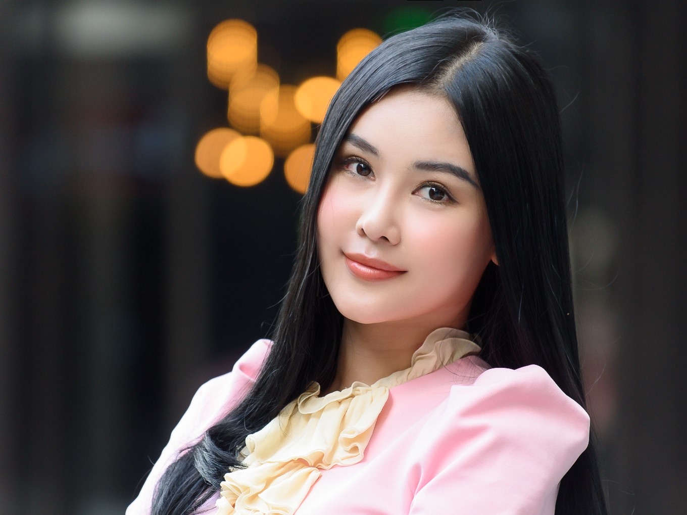 Hoa hau Dai duong Ngan Anh: 'Toi lac long giua showbiz' hinh anh