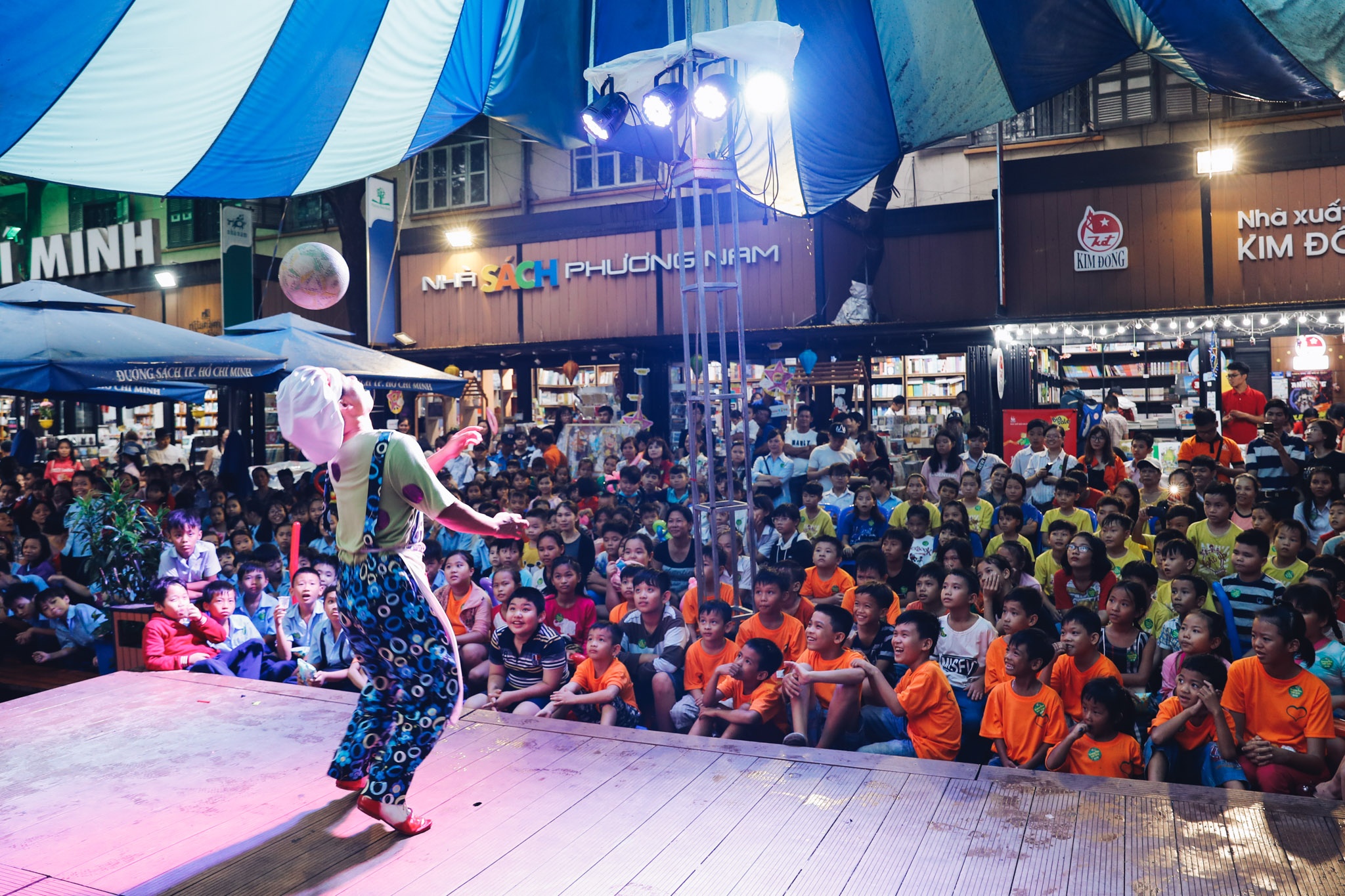 tre em sai gon vui trung thu anh 3