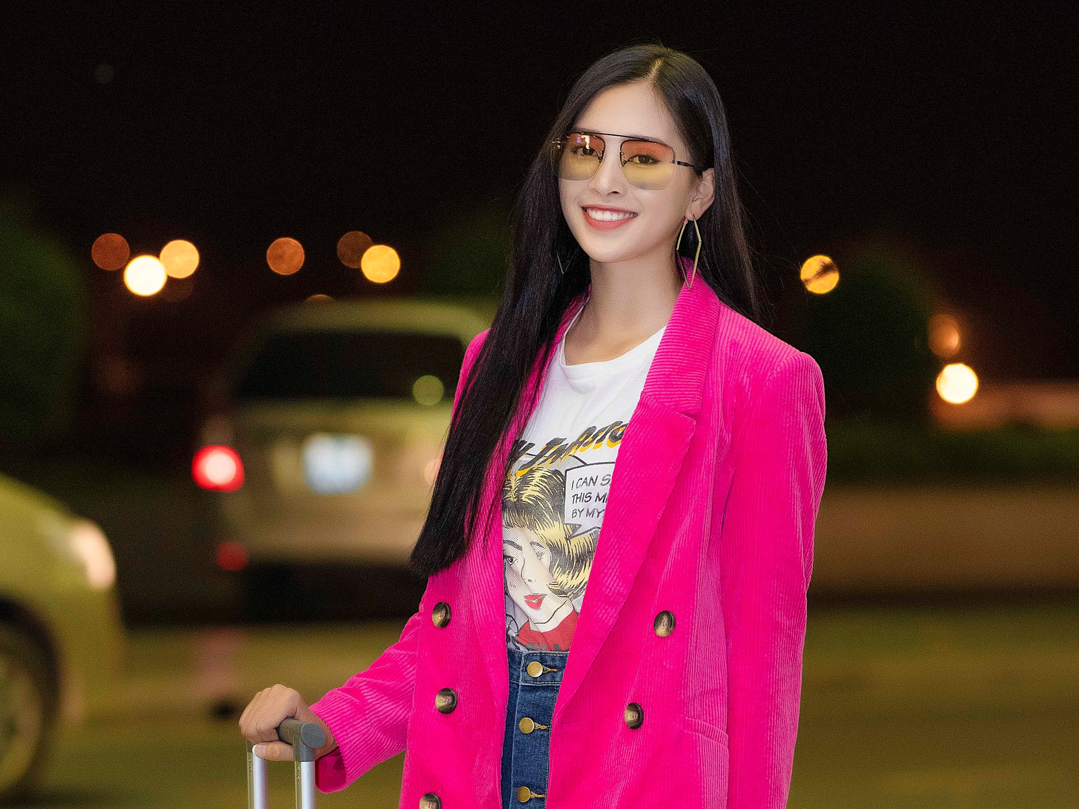 Hoa hau Tieu Vy an dien tre trung va mau sac sau dang quang hinh anh