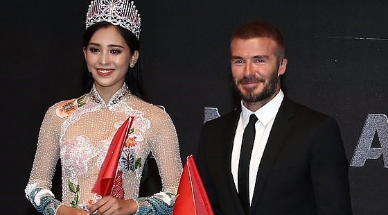 Tieu Vy tang co Viet Nam cho David Beckham tai su kien ra mat VinFast hinh anh