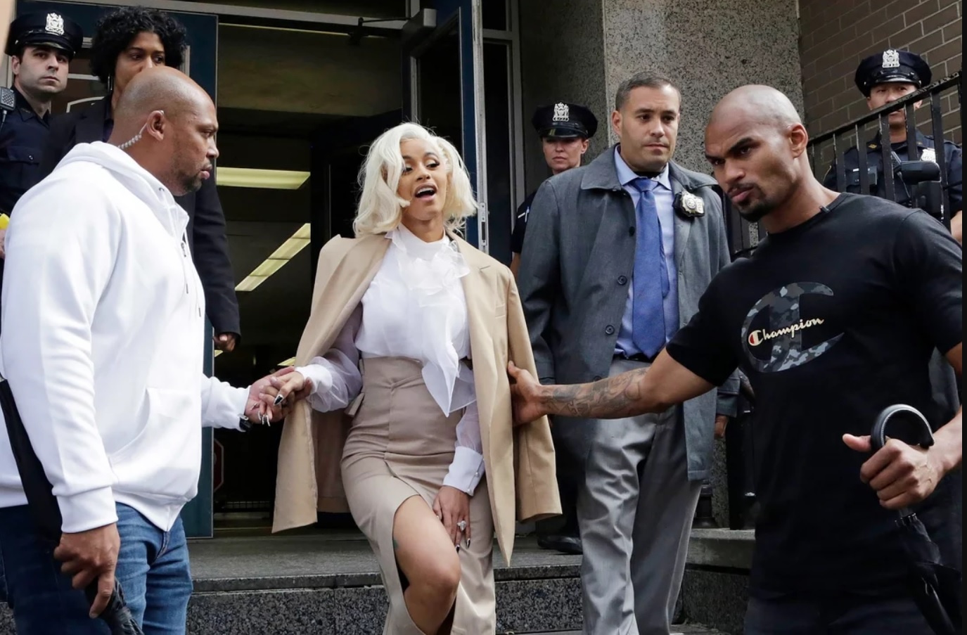 cardi b hanh hung anh 1