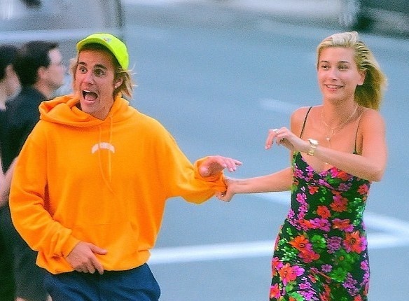 Justin Bieber, Hailey Baldwin da ket hon va noi doi de giau du luan hinh anh