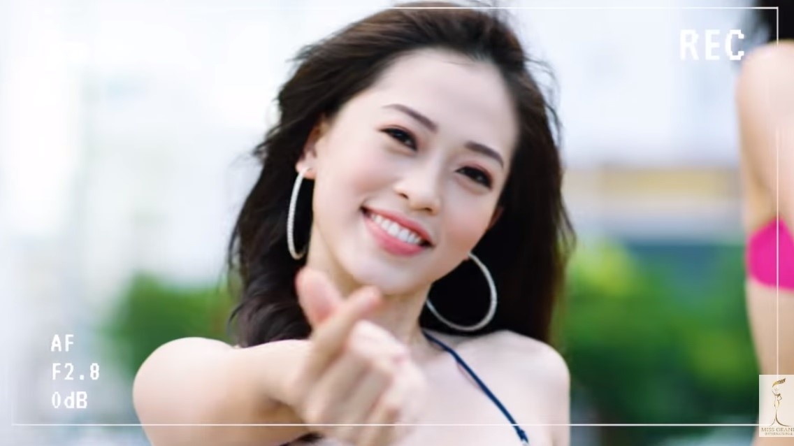 A hau Phuong Nga gioi thieu ban than tai Hoa hau Hoa binh Quoc te 2018 hinh anh