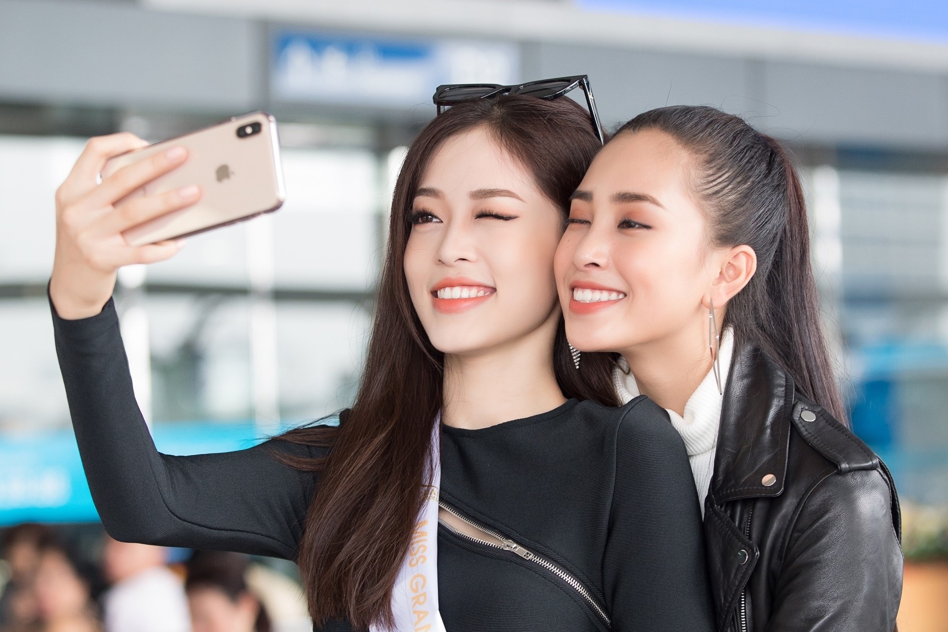 Hoa hau Tieu Vy tien A hau Phuong Nga len duong thi Hoa hau Hoa binh hinh anh