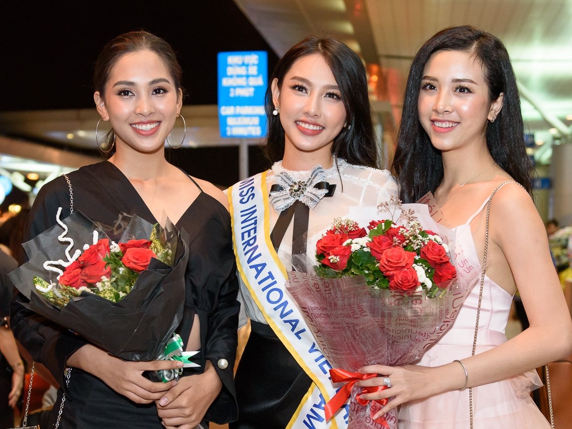 Tieu Vy, Thuy An tien Thuy Tien len duong thi Hoa hau Quoc te 2018 hinh anh