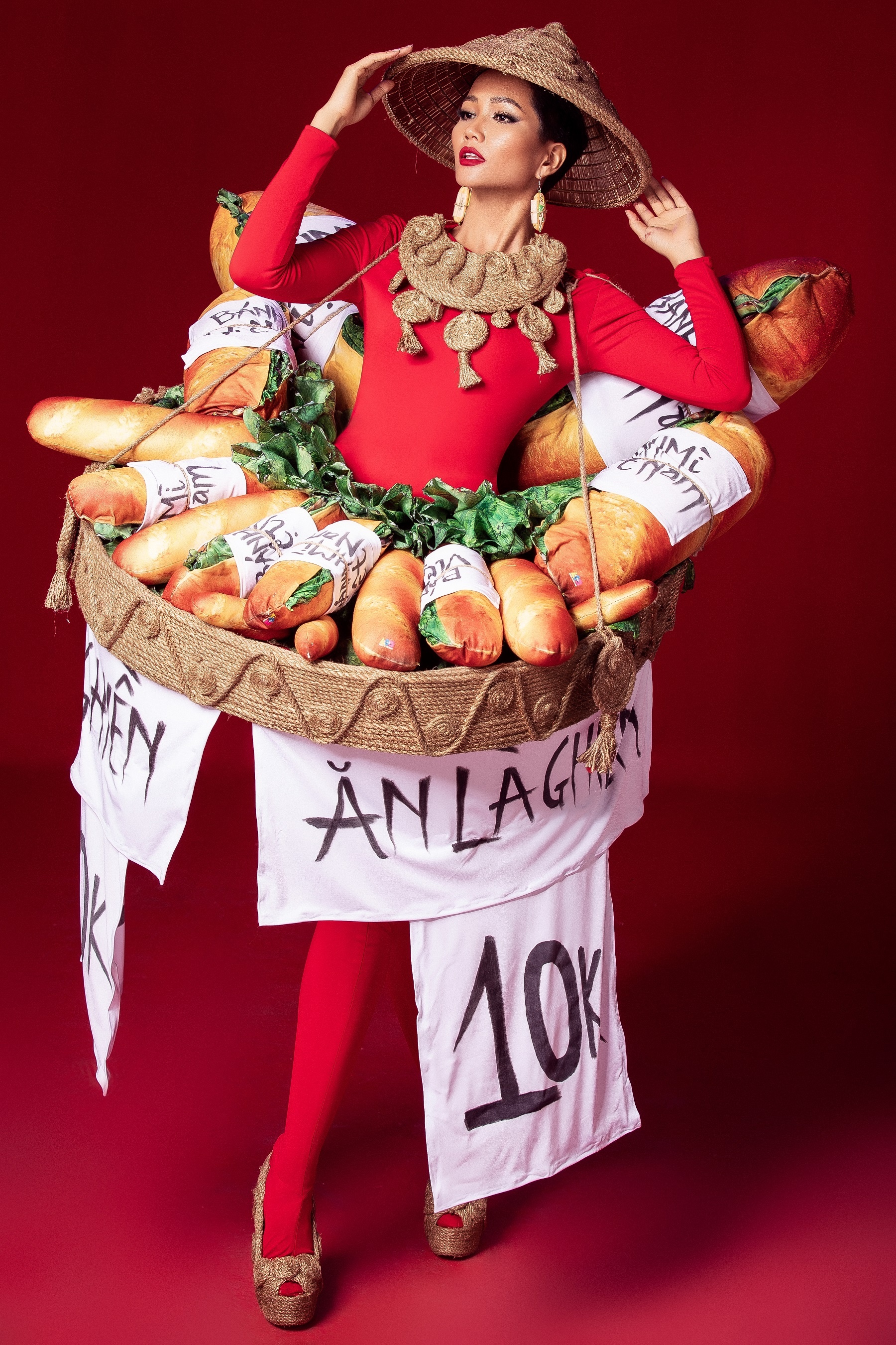 h hen nie 6 trang phuc dan toc anh 2