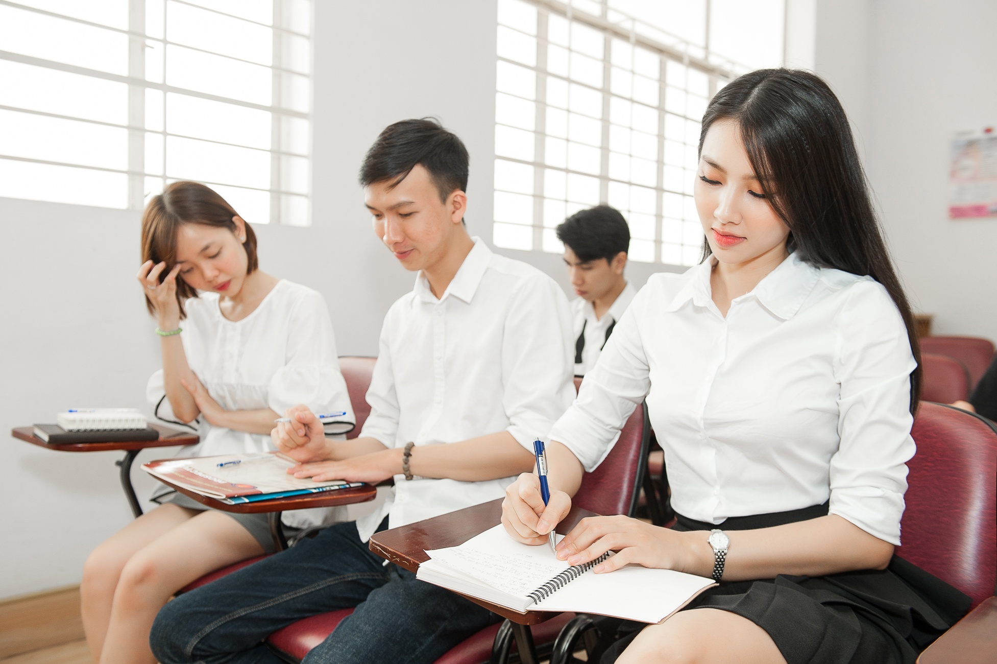 thuy tien thi hoa hau quoc te anh 4