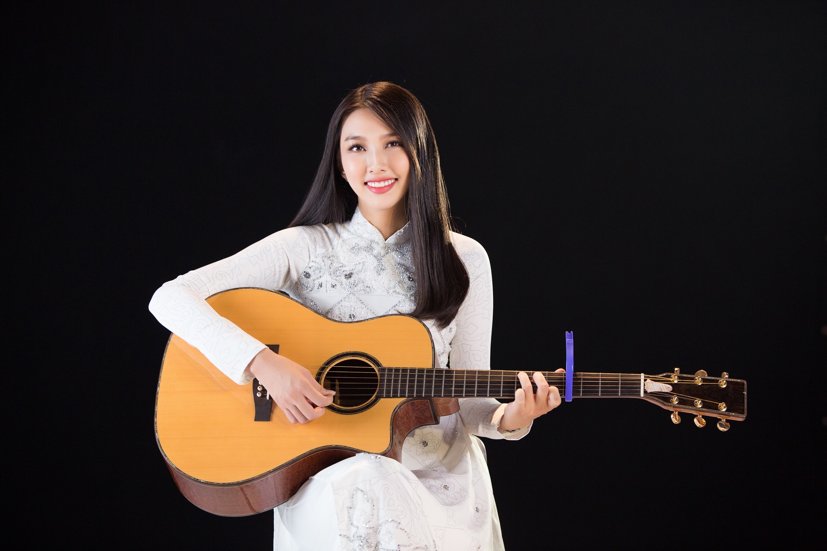 thuy tien thi hoa hau quoc te anh 1