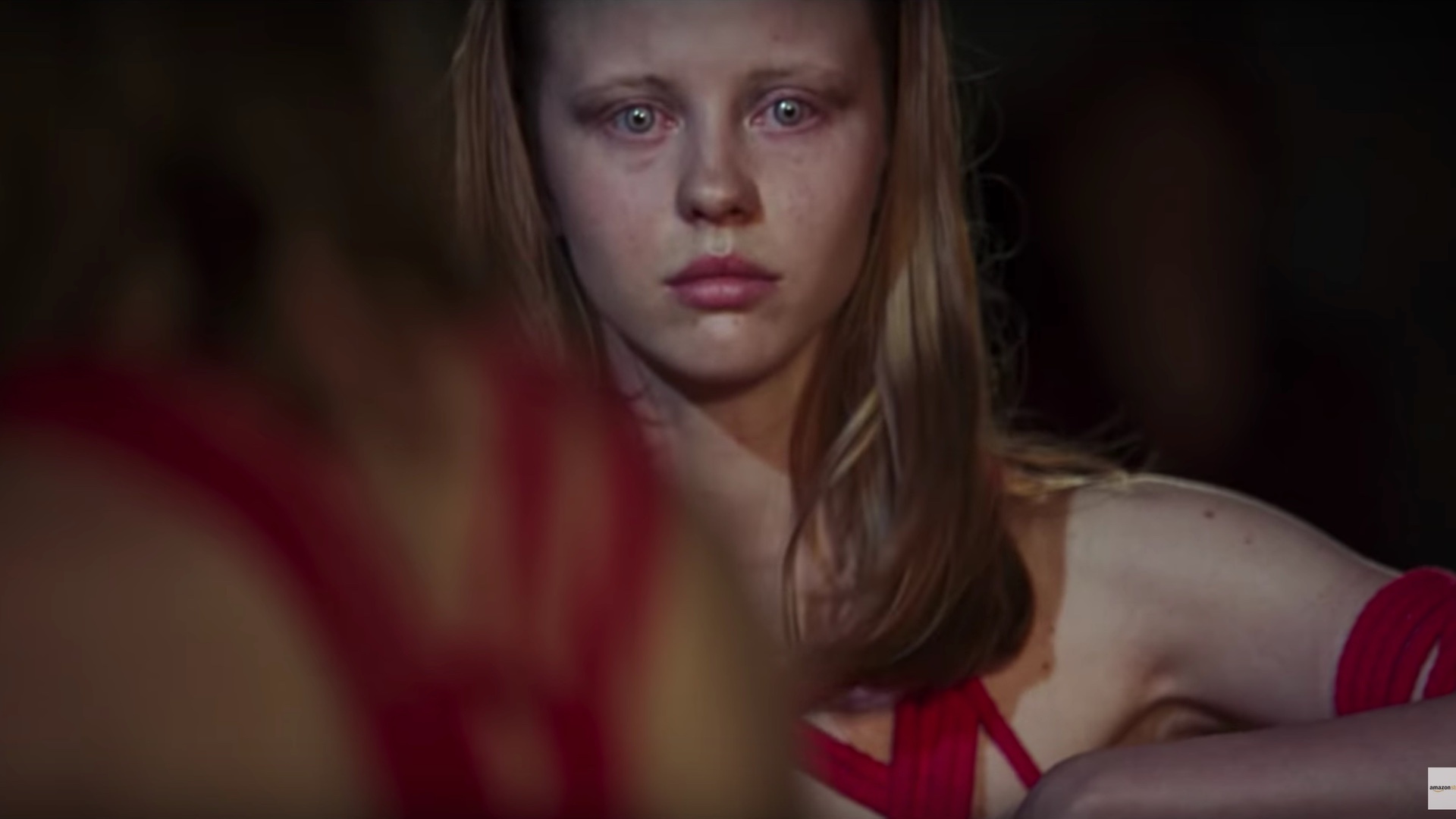 phim kinh di dakota johnson anh 11