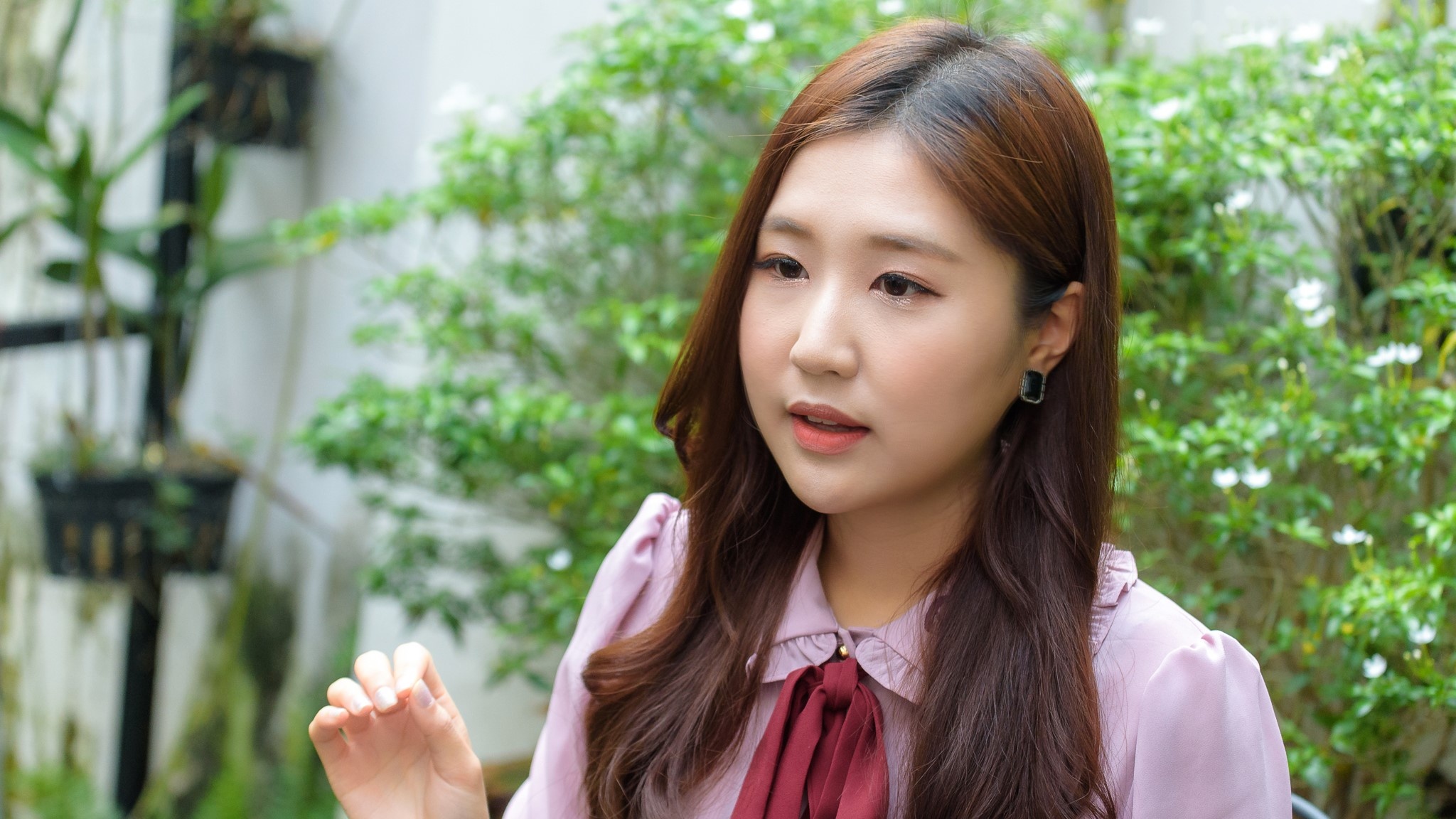 Ca si Han Jin Ju tu tin hat va tro chuyen bang tieng Viet troi chay hinh anh