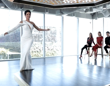 Vo Hoang Yen che bai H'Hen Nie catwalk: 'Co tam gium chi xiu' hinh anh