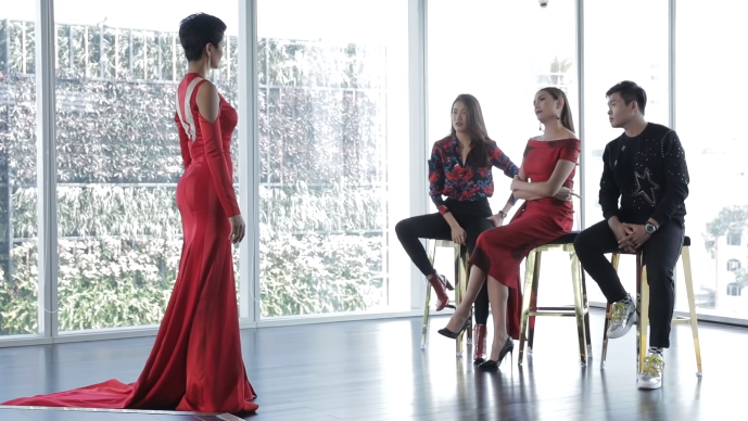 Hoang Yen: 'Cach di gay lung cua H'Hen Nie lam chieu cao thap xuong' hinh anh